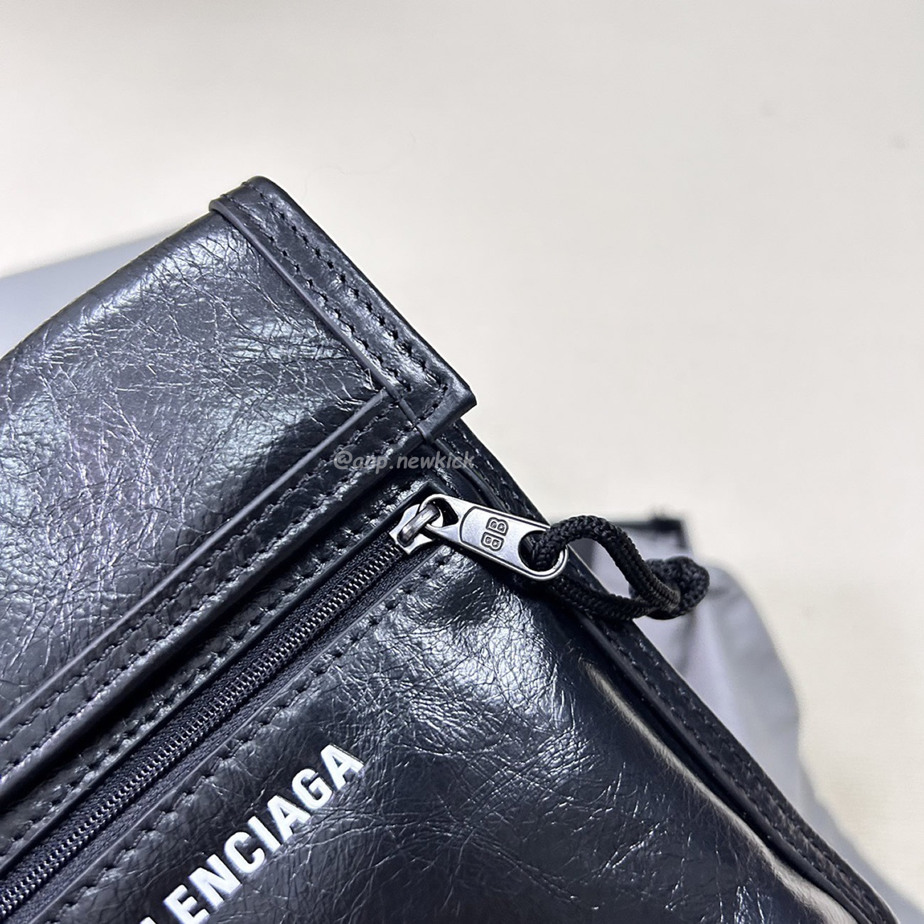 Balenciaga Explorer Arena Cracked Leather Messenger Bag Black (16) - newkick.org